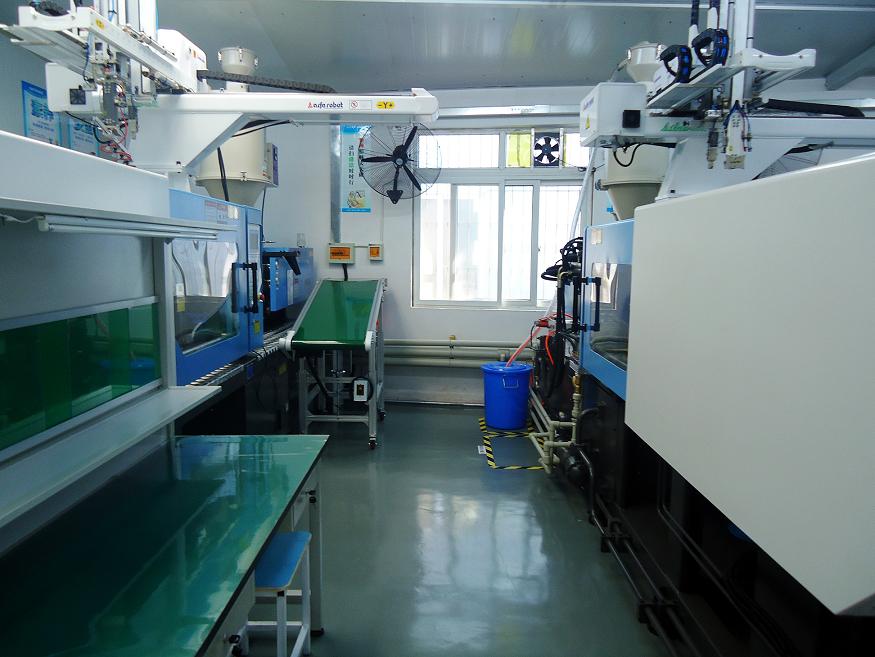 Injection molding equipment